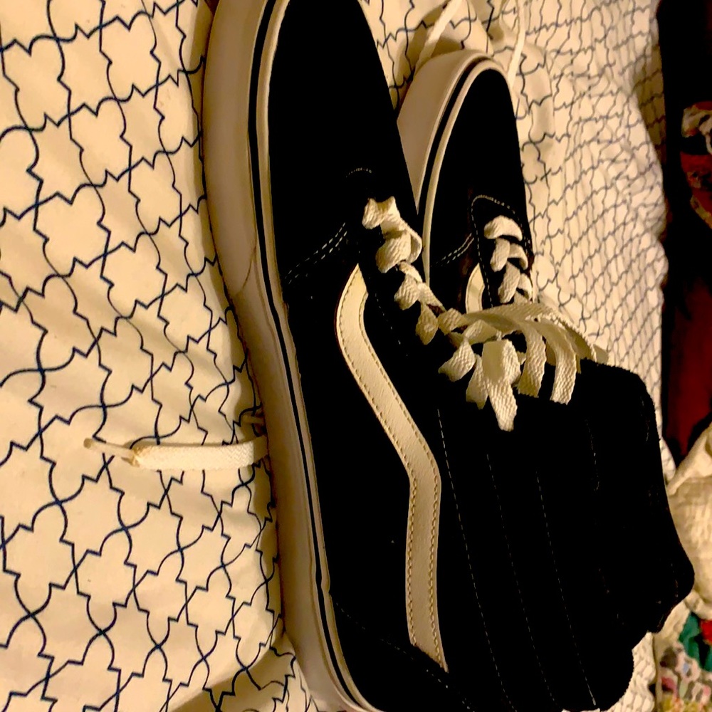 VANS HALF CAB SHOES BLACK AND WHITE WORN ONCE